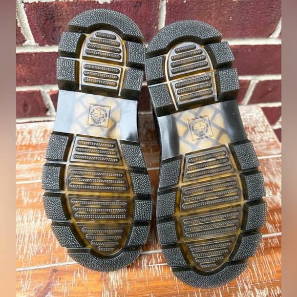 Dr Marten Embury Chelsea Boots - Picture 8 of 9